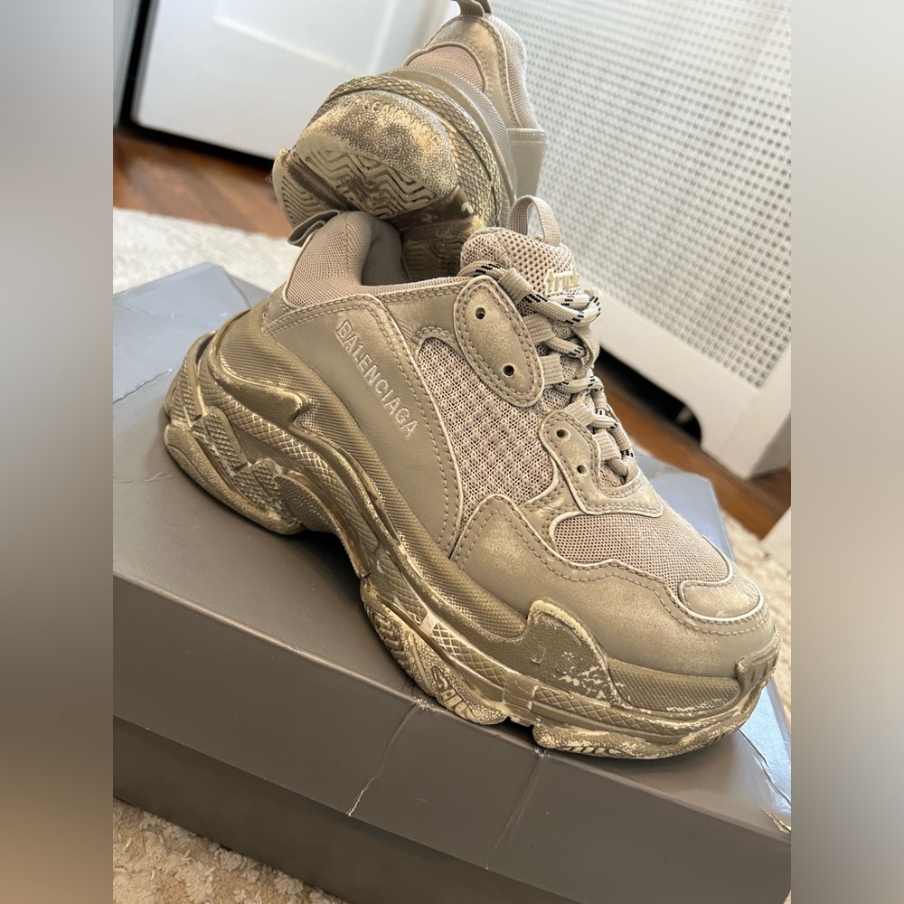 Balenciaga Triple s women sneakers - Picture 1 of 6